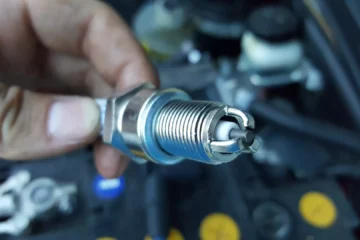 Zündkerzen: Wie sie funktionieren, wann sie gewechselt werden müssen und welche man wählen sollte