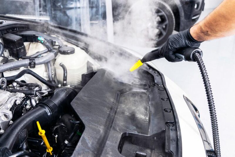 Wie man einen Automotor zu Hause wäscht und ob man es tun sollte oder nicht