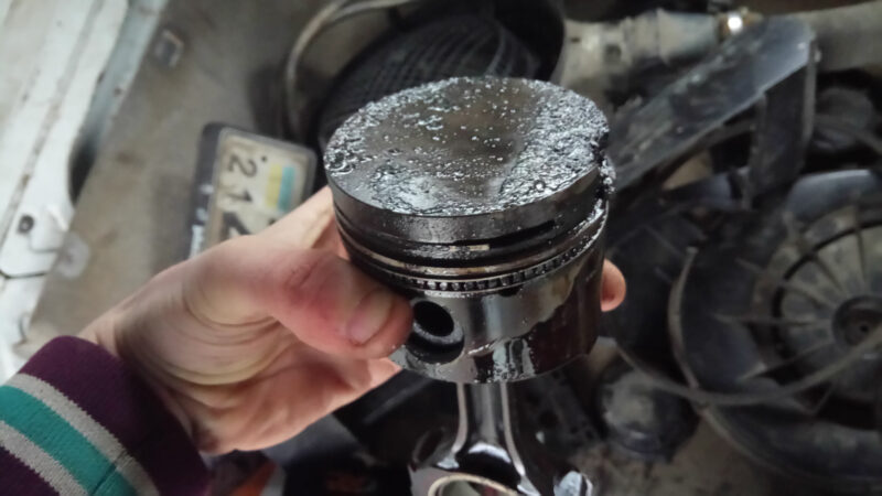 Was ist eine Detonation im Motor: Warum sie auftritt und was gefährlich ist