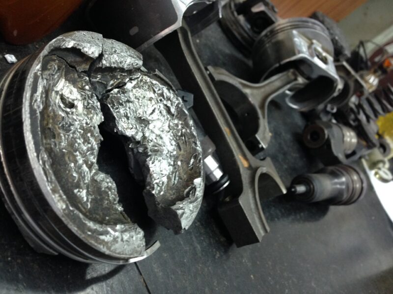 Was ist eine Detonation im Motor: Warum sie auftritt und was gefährlich ist