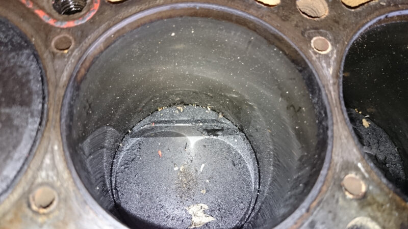 Was ist eine Detonation im Motor: Warum sie auftritt und was gefährlich ist