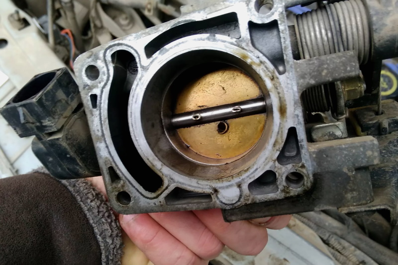 Hohe Motordrehzahl bei Leerlaufdrehzahl