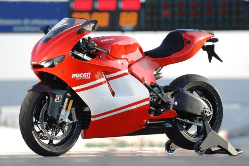 Motor mit desmodromischer Ventilsteuerung