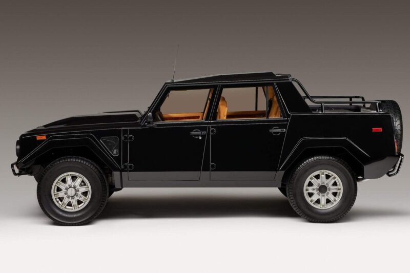 Lamborghini LM002. Ein Geländewagen-Supersportwagen