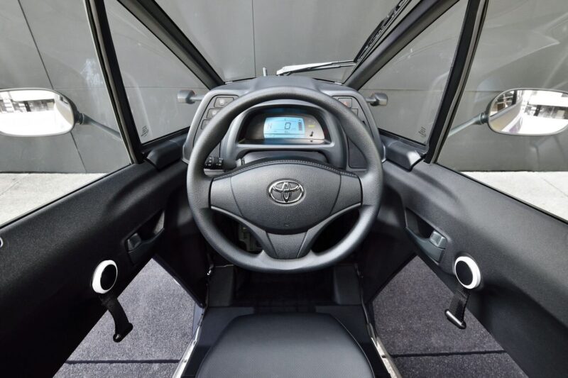 Toyota i-Road. Zwischen einem Auto und einem Motorrad
