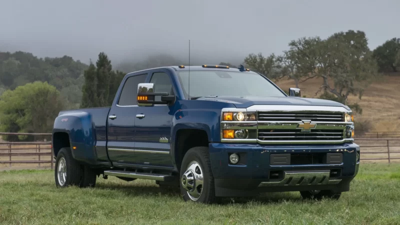 Chevrolet Silverado 3500 Heavy Duty / GMC Sierra Heavy Duty – 6,599 l V8, Turbodiesel